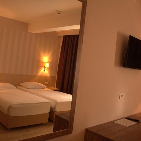 Wine Hotel Cesarica Medugorje Bagian luar foto