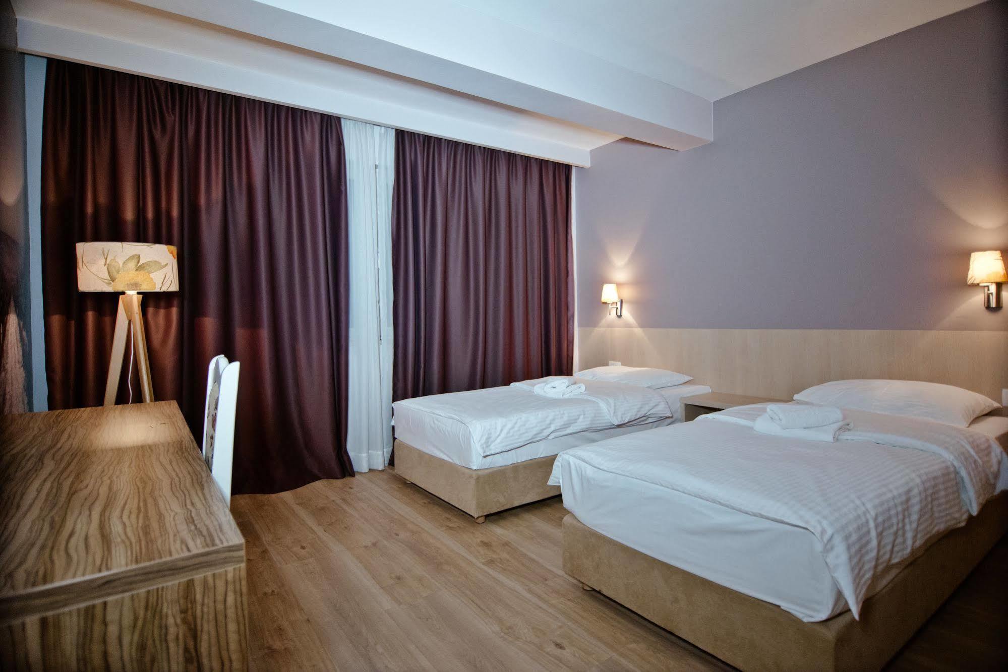 Wine Hotel Cesarica Medugorje Bagian luar foto
