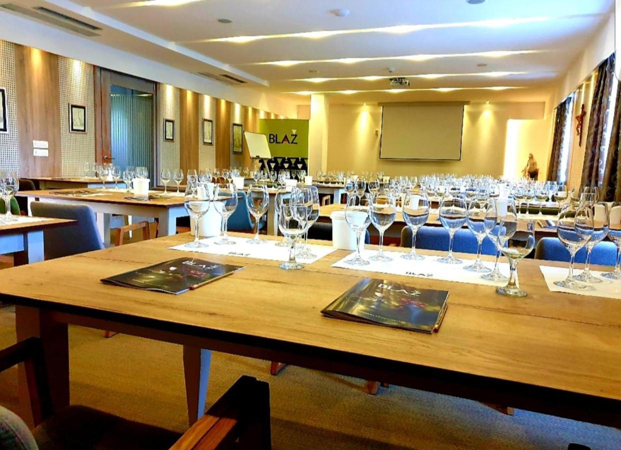 Wine Hotel Cesarica Medugorje Bagian luar foto